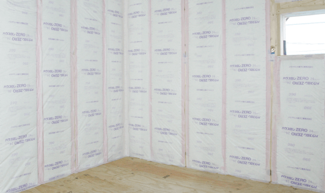 高性能グラスウール採用